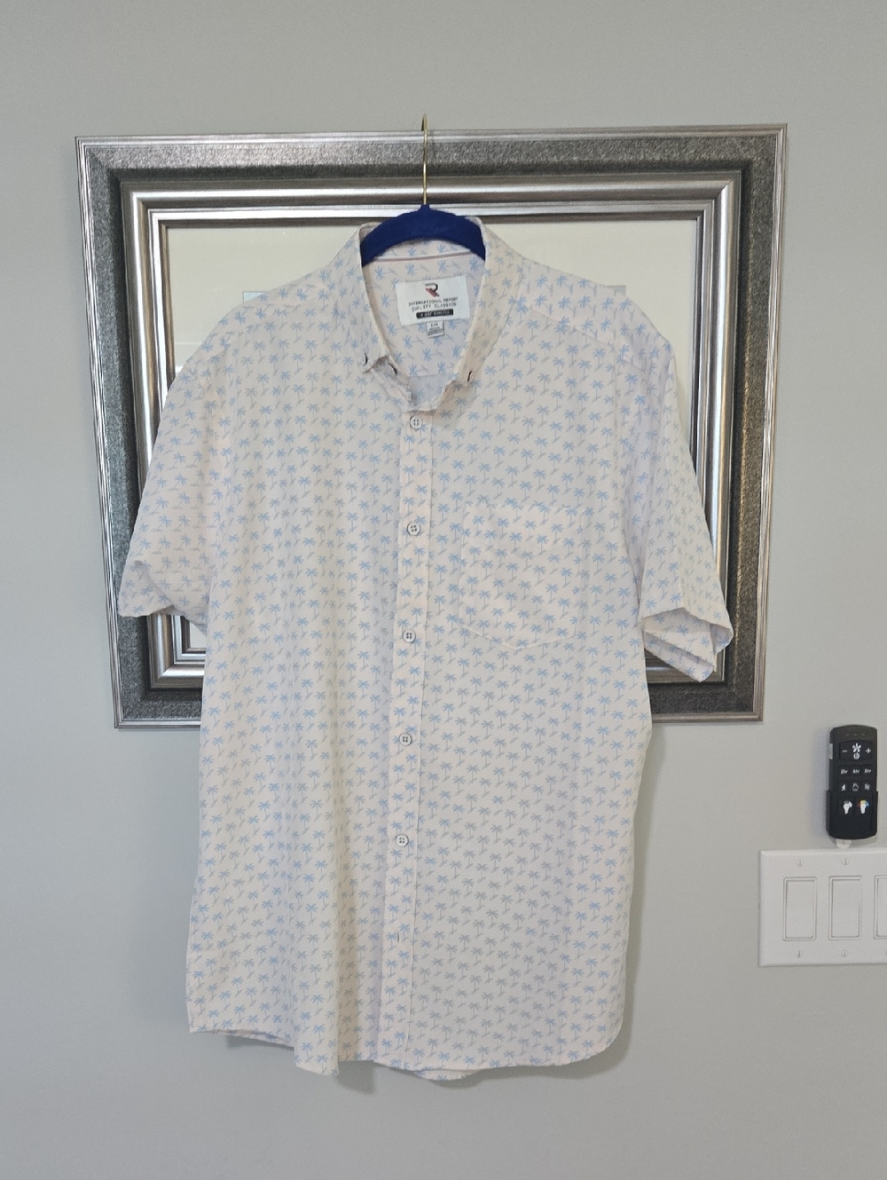 Casual Short-Sleeve Button-Down Shirt - Light Blue Palm Print